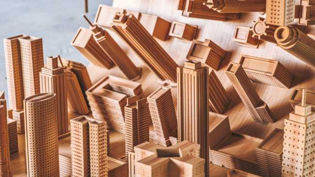 tavolo in legno skyline città dettaglio