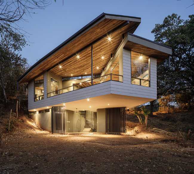 vista nocturna estructura suspendida