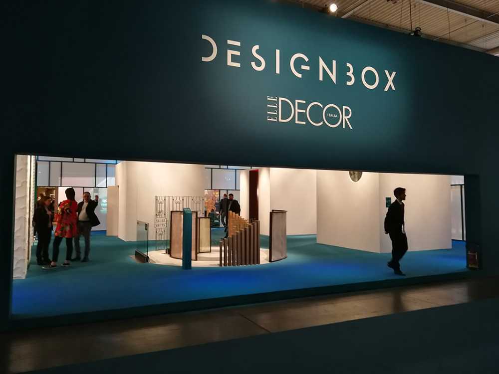 Box nero con scritte dorate
