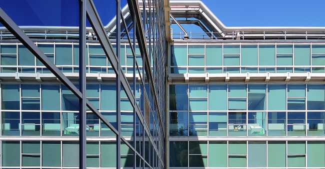 sede olivetti ivrea facciata vetro