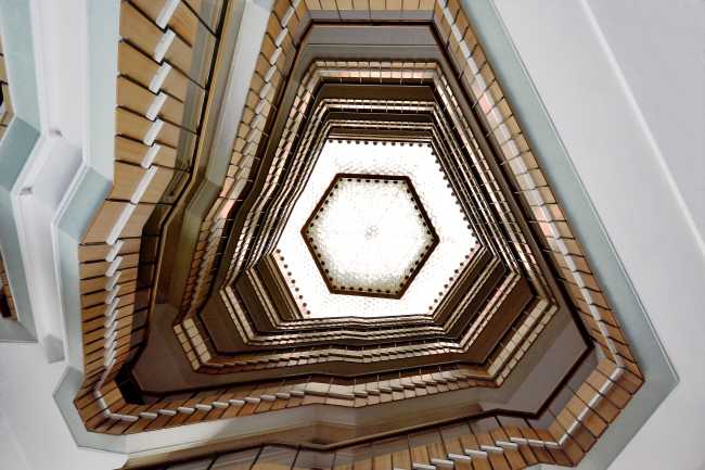 sede olivetti ivrea interno scala lucernario