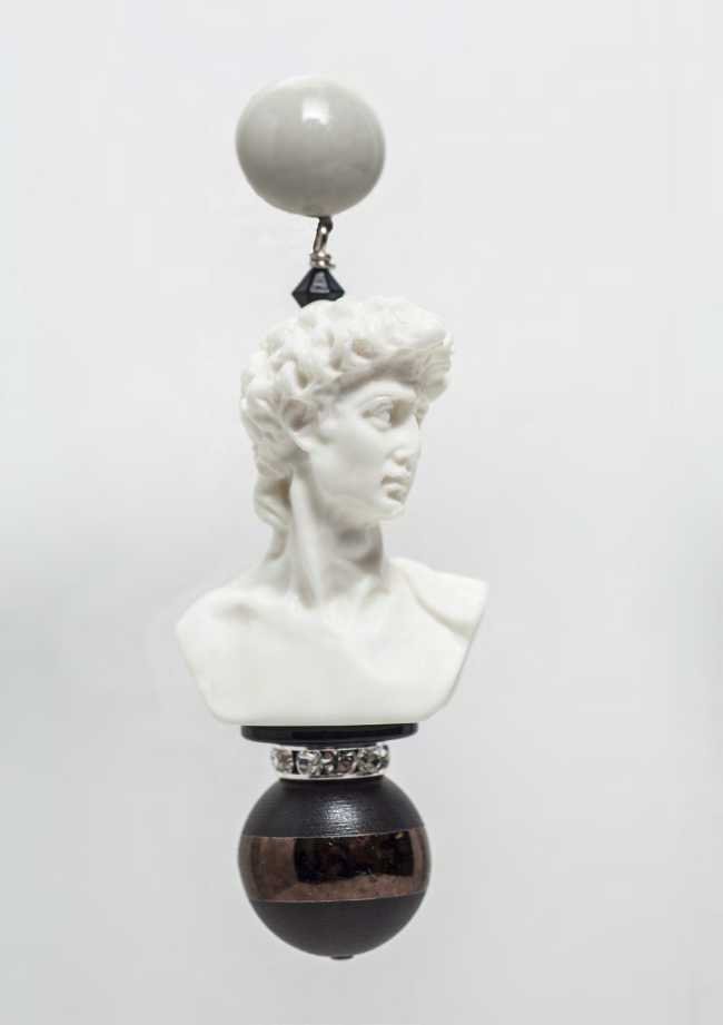 Joyas y obras de arte. La colección Ciniglia de Angela Caputi Giuggiù.