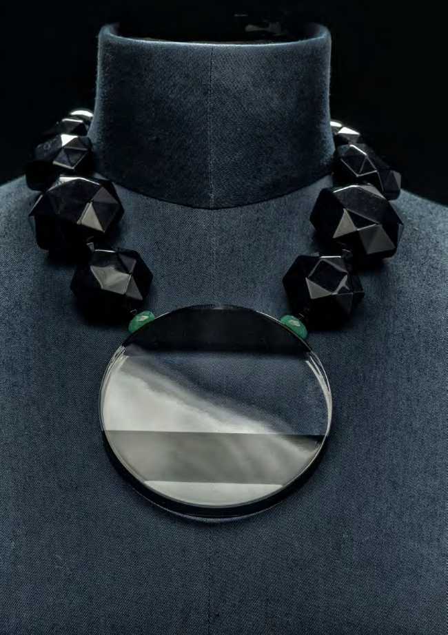 Joyas y obras de arte. La colección Ciniglia de Angela Caputi Giuggiù.