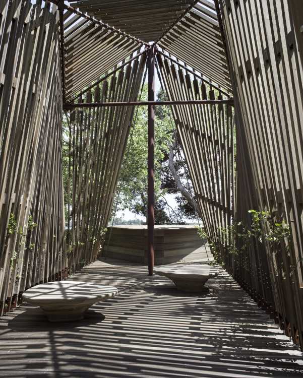 interno cappella struttura in legno Biennale