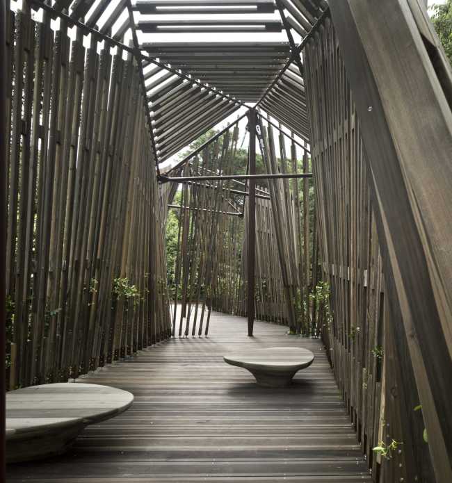 interno cappella struttura in legno Biennale