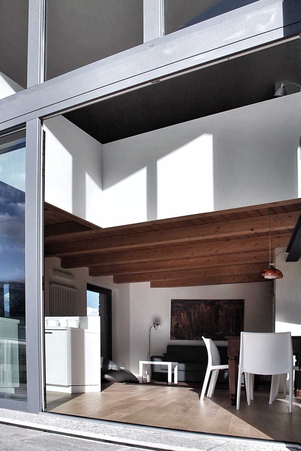Architettura che dialoga tra indoor e outdoor