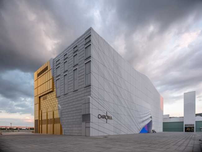 exterior oro gris paneles cemento fachada