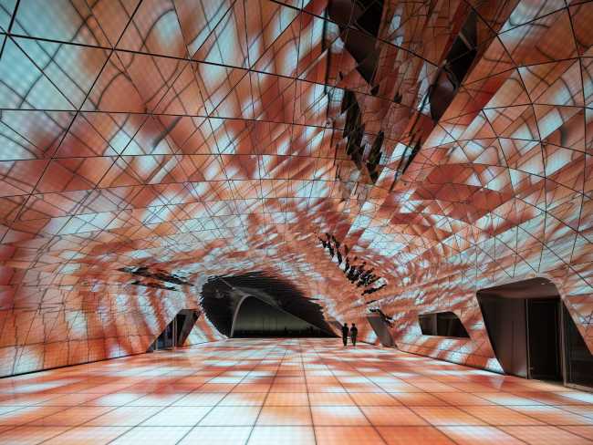 interior local juego de colores