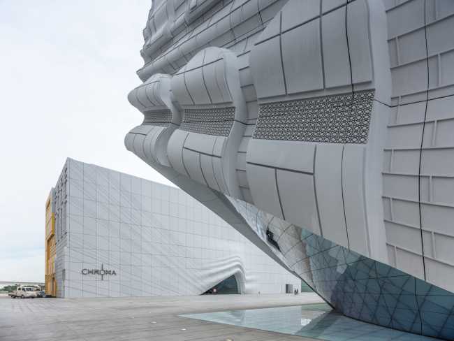 exterior detalle entrada subida paneles cemento