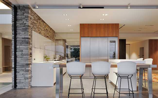 Interni eleganti grazie all'uso della pietra