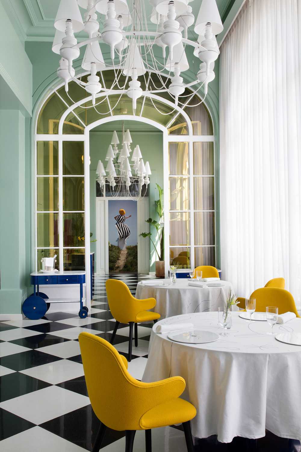 ristorante colori pastello pareti ceramica pavimento a scacchi