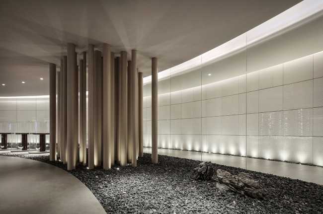 corridoio percorso giardino pietre