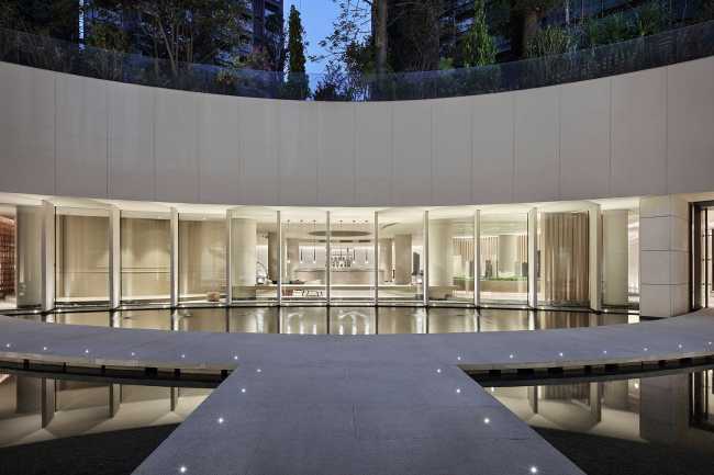 esterno acqua pietre vetrata passarella