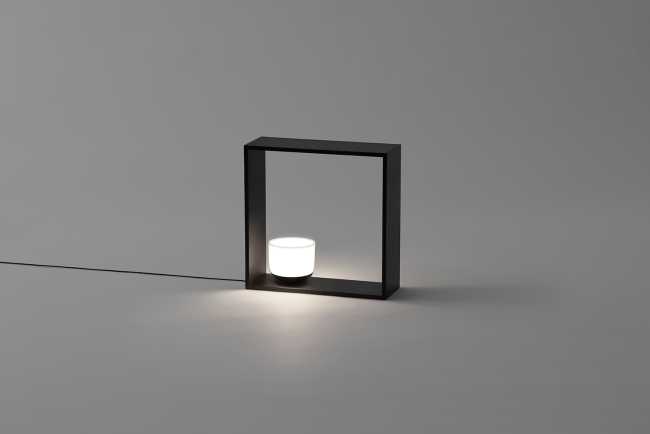 Magnetic frame with lamp