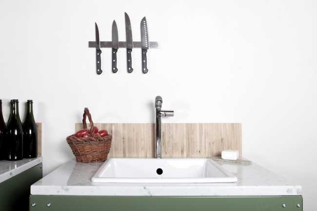 Cocina verde con encimera de mármol modular