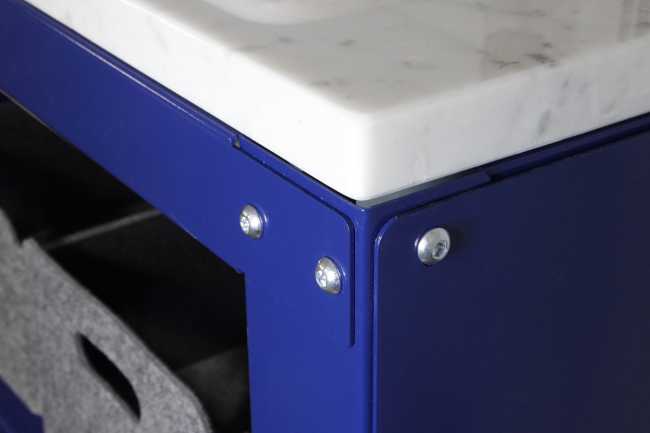 Cocina azul con encimera de mármol modular