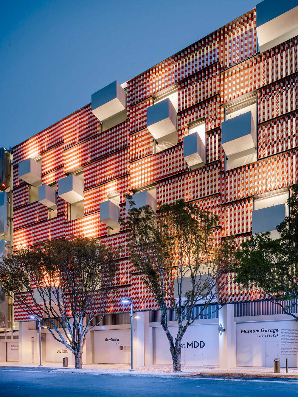 Curved facade of a 7-storey car park