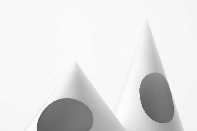 Tables that recall triangular curtains