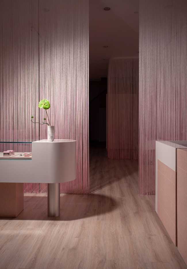 Glam Seamless: tienda elegante en rosa y blanco en Soho