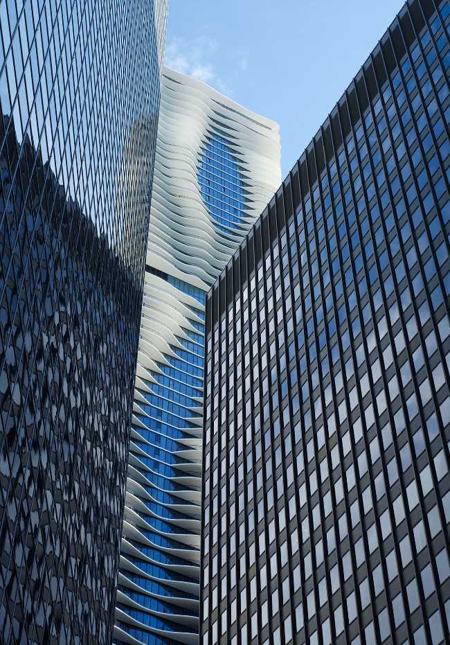 Tour Aqua, plan en forme d'ondulation et terrasses pour des vues à couper le souffle