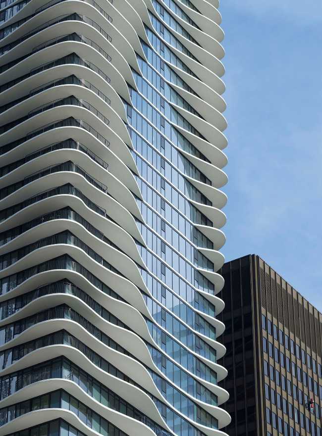 Tour Aqua, plan en forme d'ondulation et terrasses pour des vues à couper le souffle