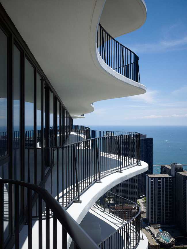 Tour Aqua, plan en forme d'ondulation et terrasses pour des vues à couper le souffle