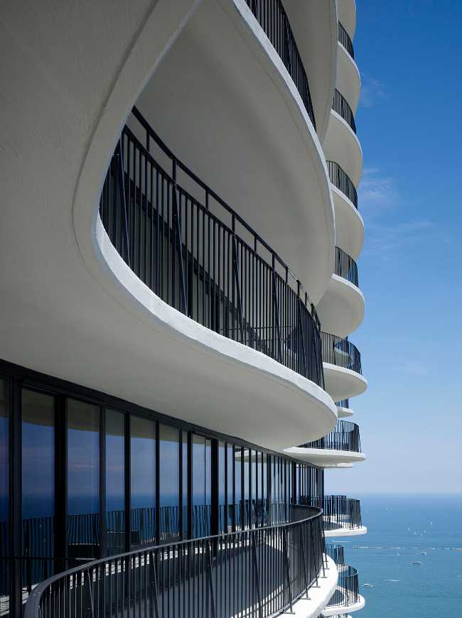 Tour Aqua, plan en forme d'ondulation et terrasses pour des vues à couper le souffle