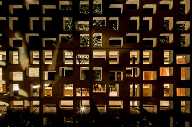 Pared de hormigón perforado