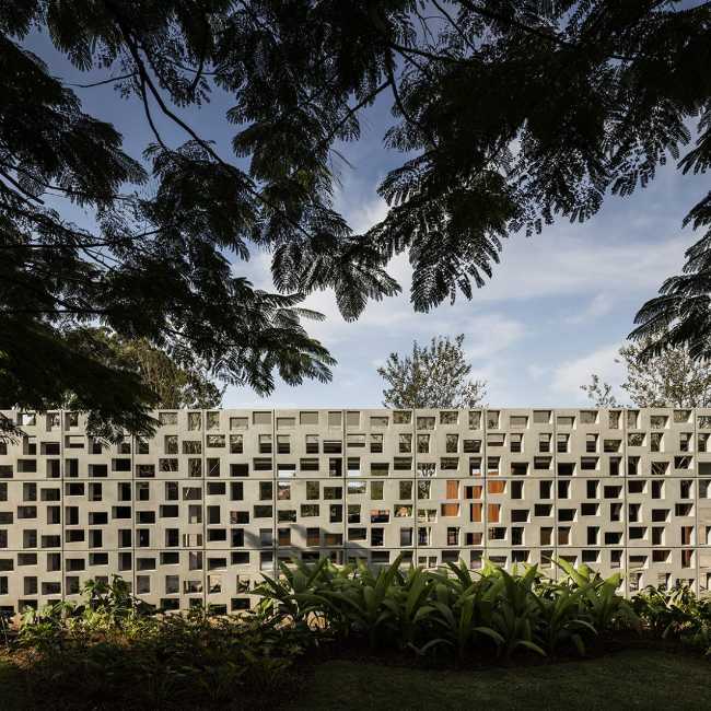 Pared de hormigón perforado