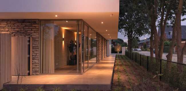 Architettura di vetro e pietra