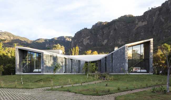 Villa de piedra entre la naturaleza