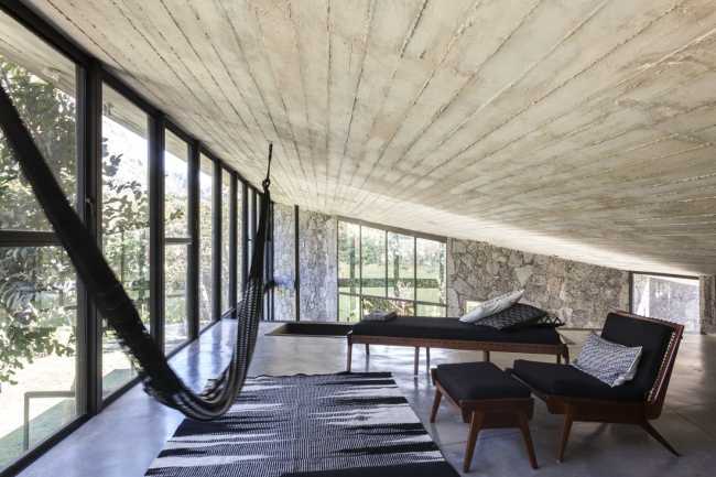 Villa de hormigón y vidrio