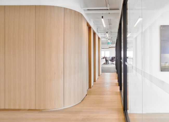 madera curva para una oficina