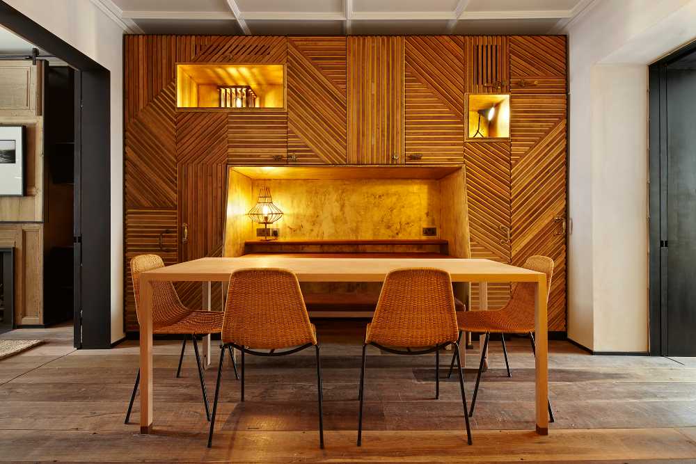 Internal glass and wood partition