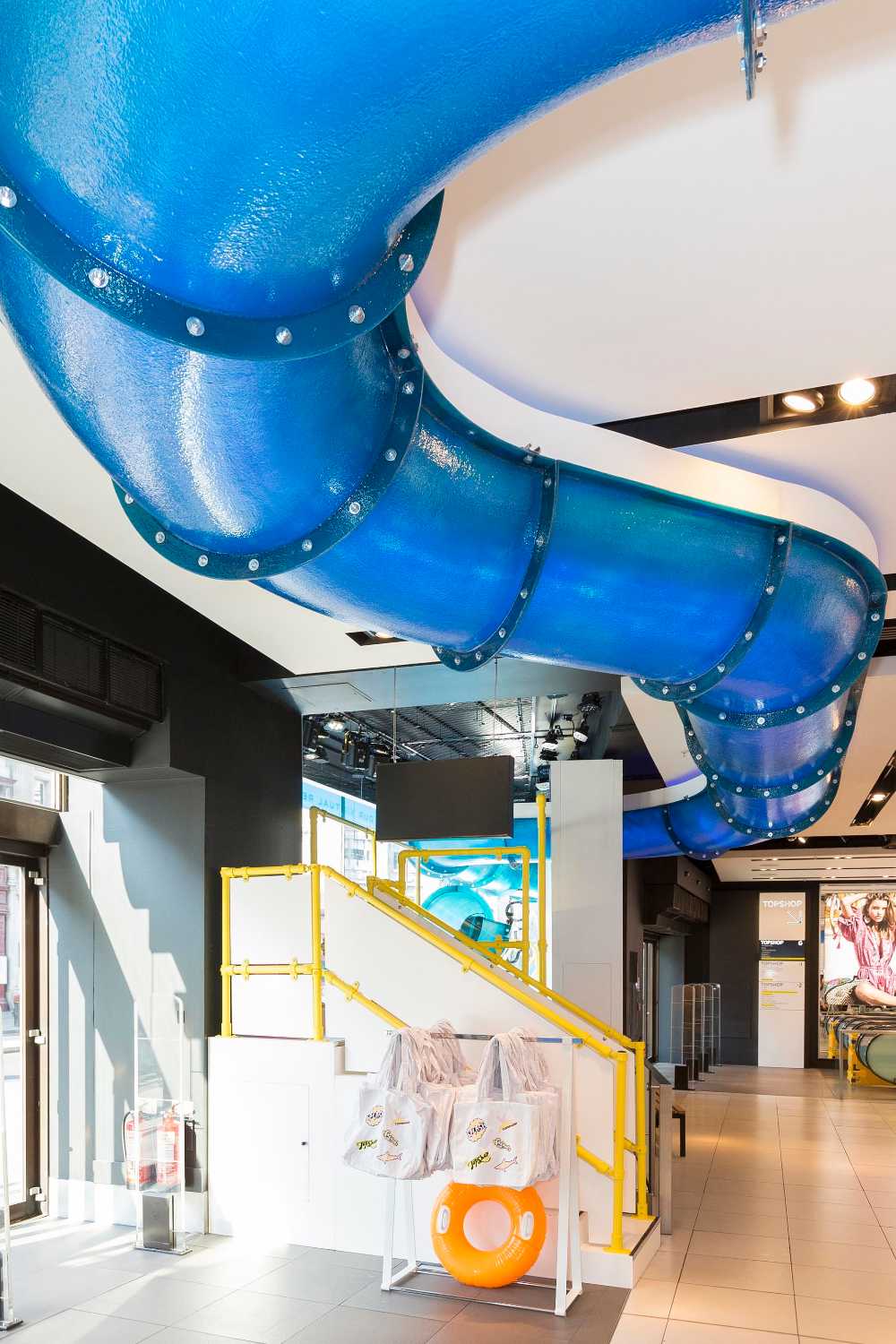 Store in London between virtual reality and design