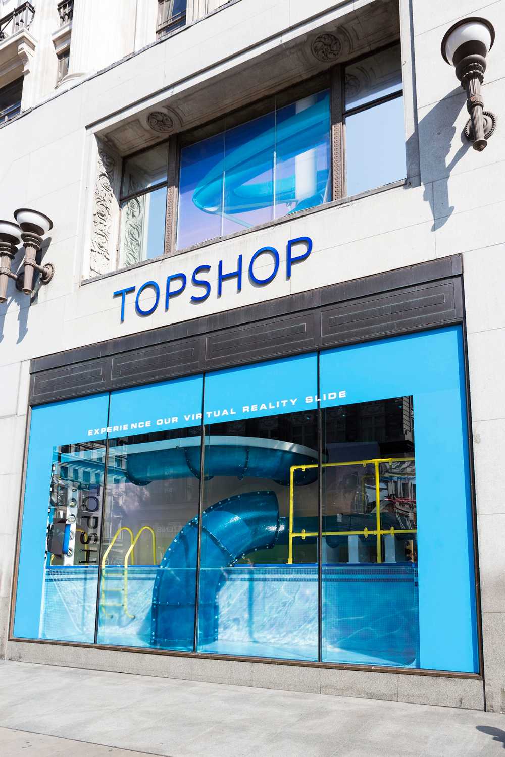 Store in London between virtual reality and design