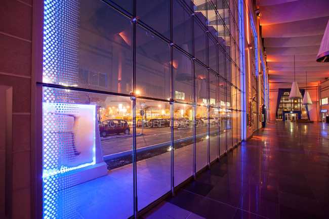 vetrate luminose per il centro medico