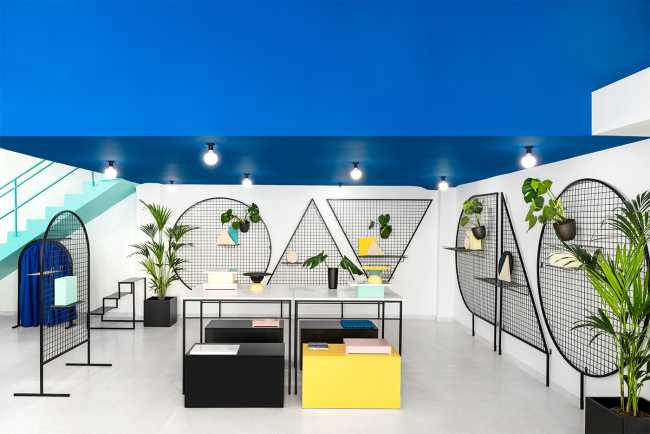 Tienda colorida para exposiciones de diseño