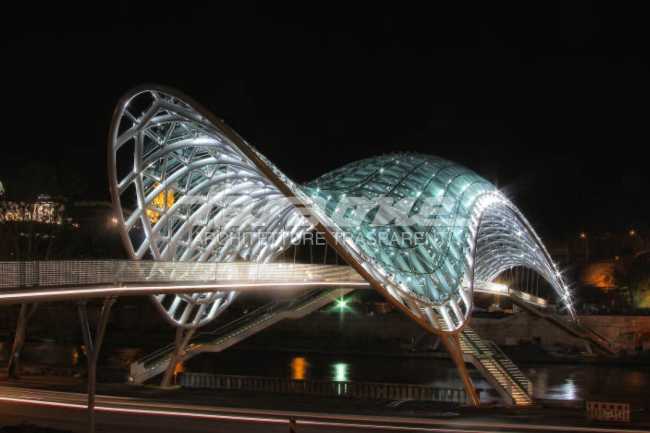 Ponte con passerella e copertura