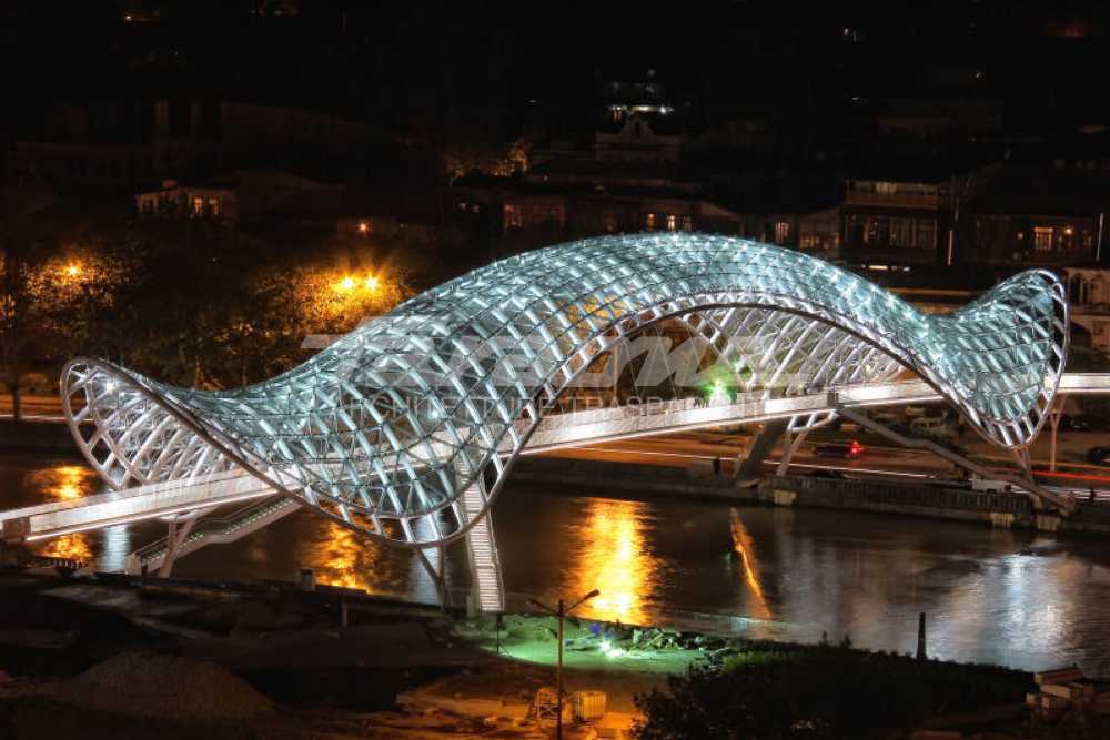 Ponte che unisce due quartieri