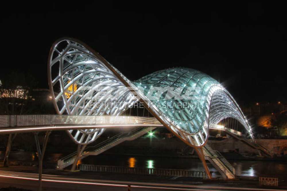 Ponte che unisce due quartieri