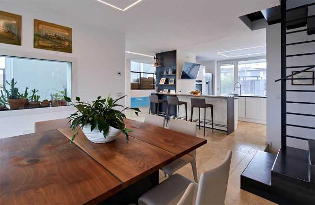 Interior with spatial continuity