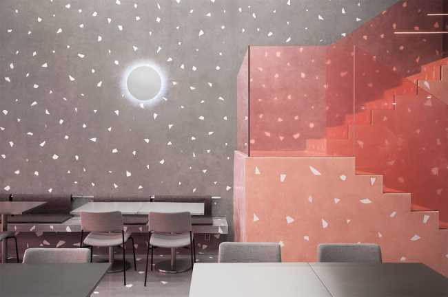 Restaurante gris y rosa