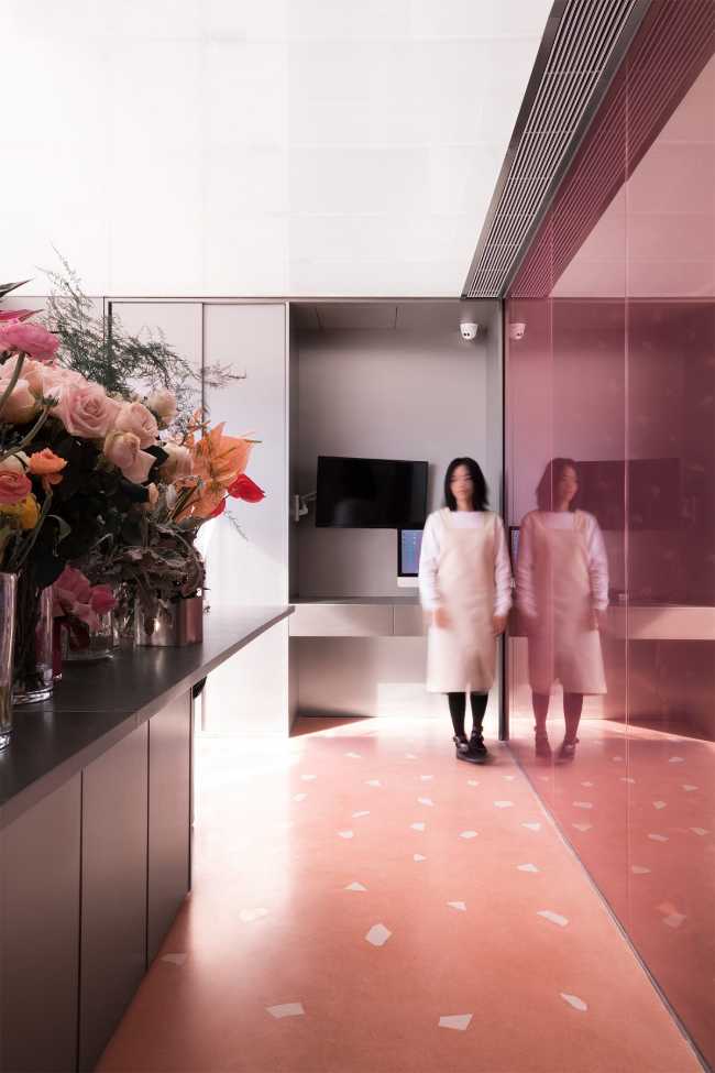 Restaurante rosa y gris