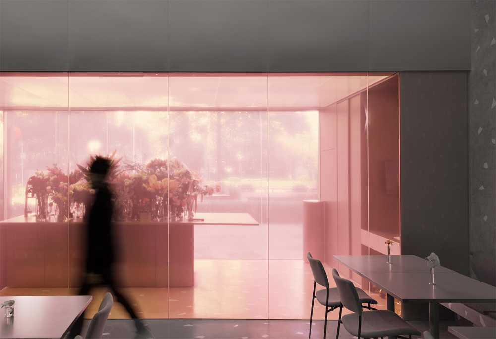 Cuerpo escalera rosa con cristal de colores