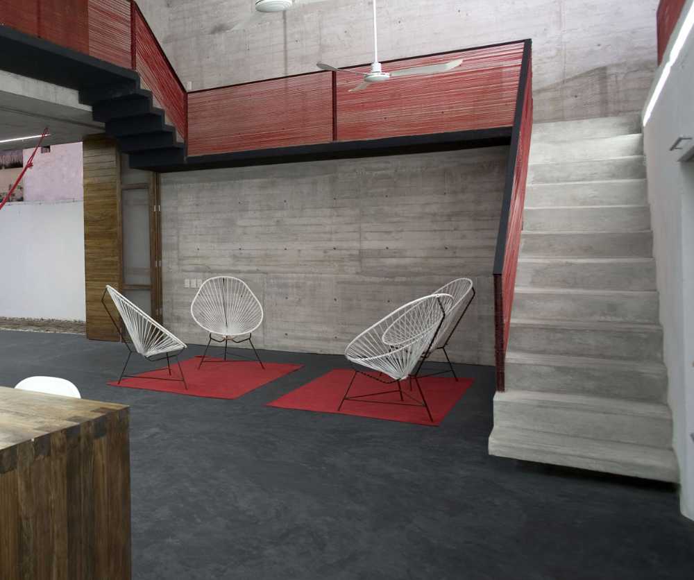 Staircase in concrete and red balustrade