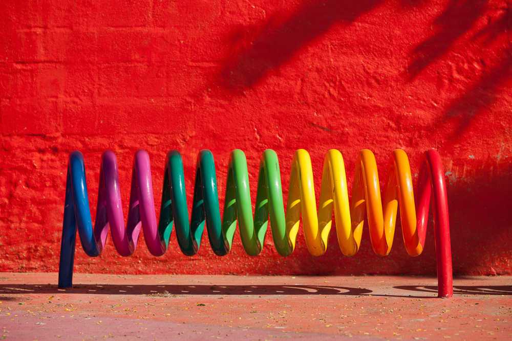 Aire de jeux avec un revêtement coloré