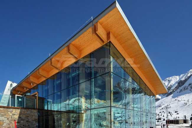 Refuge with reflective glass