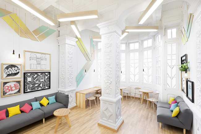 Interior salón escuela de idiomas