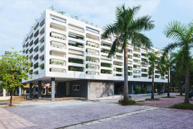 Bâtiment gouvernemental avec système sur pilotis